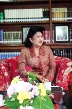 Ani SBY Nangis di Atas Sajadah